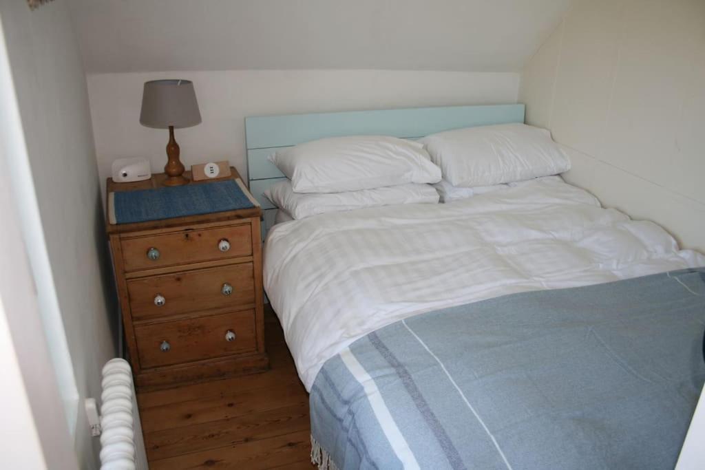 Greystone Cottage - Sea Views, Short Stroll To A Beautiful Sandy Beach Brook  Dış mekan fotoğraf